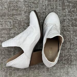 Women's White Textured Ankle Boots